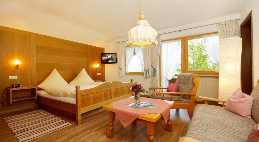 Gaestehaus Schuler Riezlern Room photo